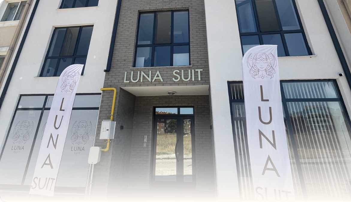 Luna Suit Slide Görseli